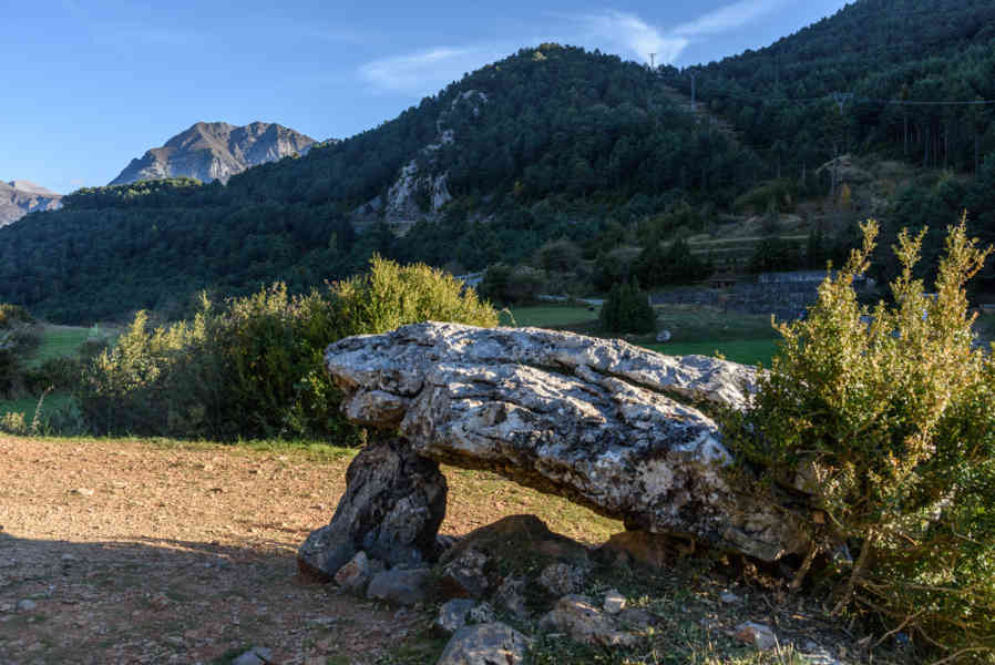 Huesca - Tella 42 - dolmen de Losa de Campa.jpg